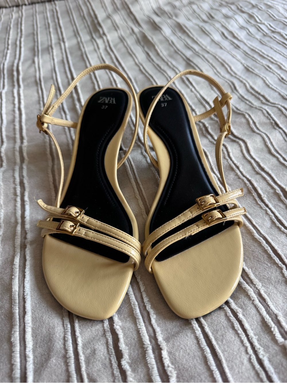 Zara Yellow Kitten Heel NWOT - Picture 3 of 6